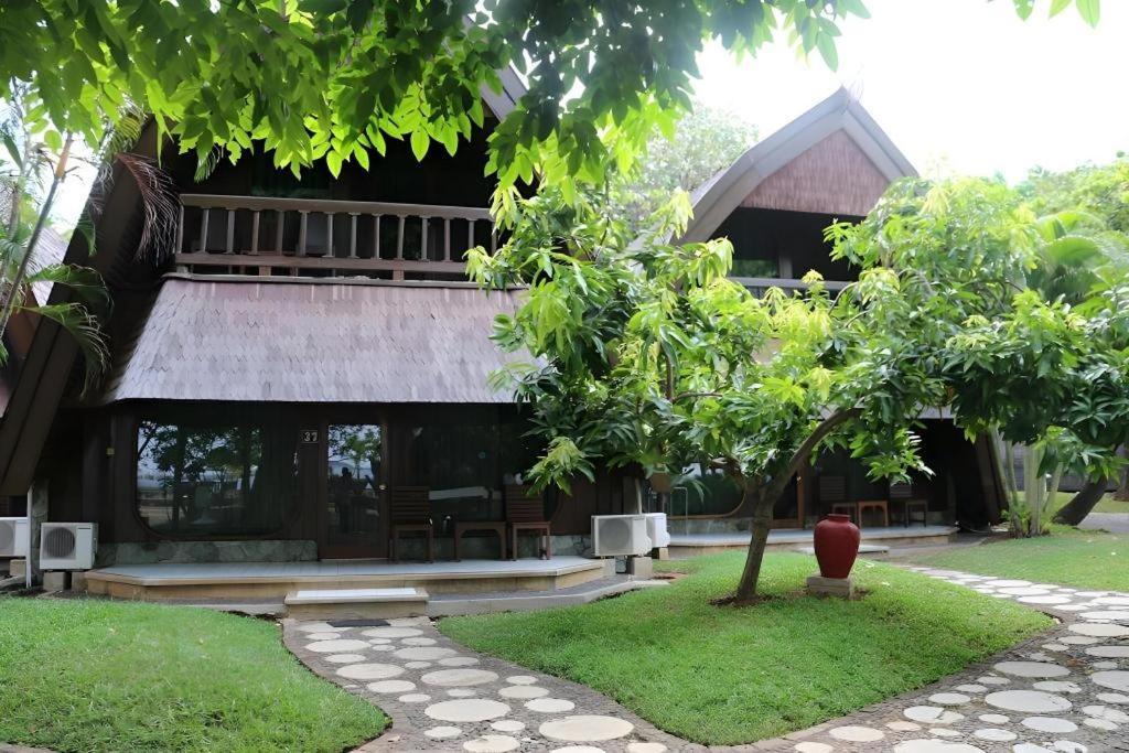 Putri Duyung Ancol Hotel Jakarta Exterior photo