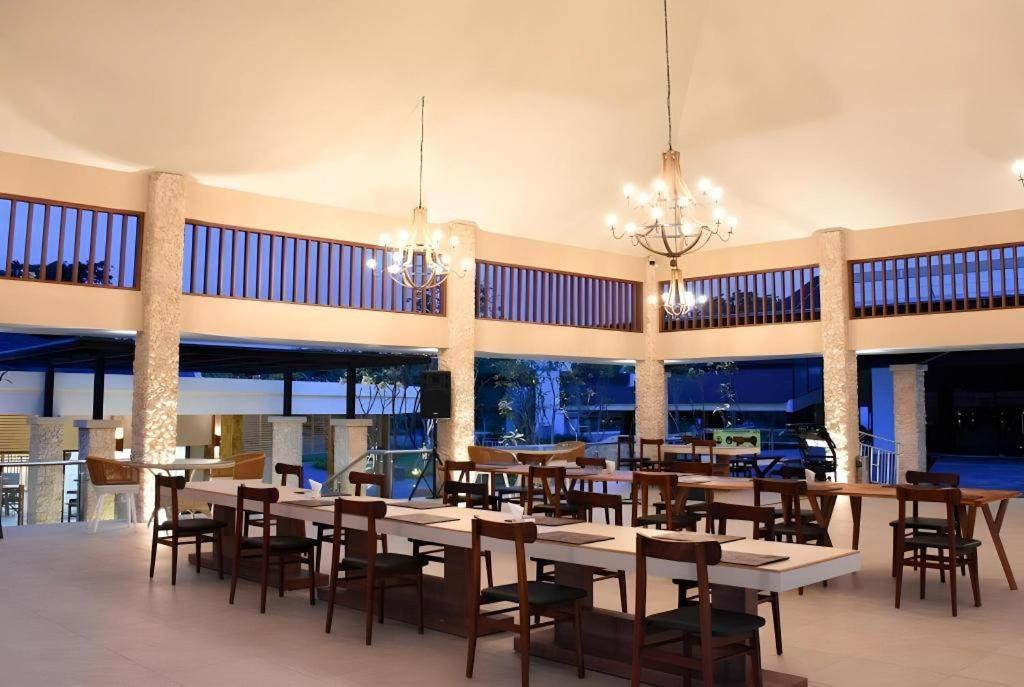 Putri Duyung Ancol Hotel Jakarta Exterior photo