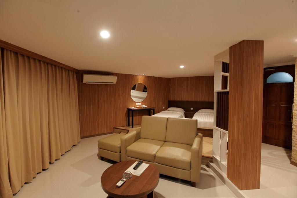 Putri Duyung Ancol Hotel Jakarta Exterior photo