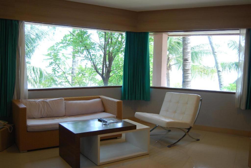 Putri Duyung Ancol Hotel Jakarta Exterior photo