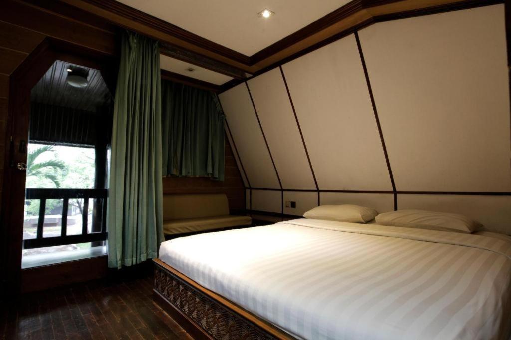 Putri Duyung Ancol Hotel Jakarta Exterior photo